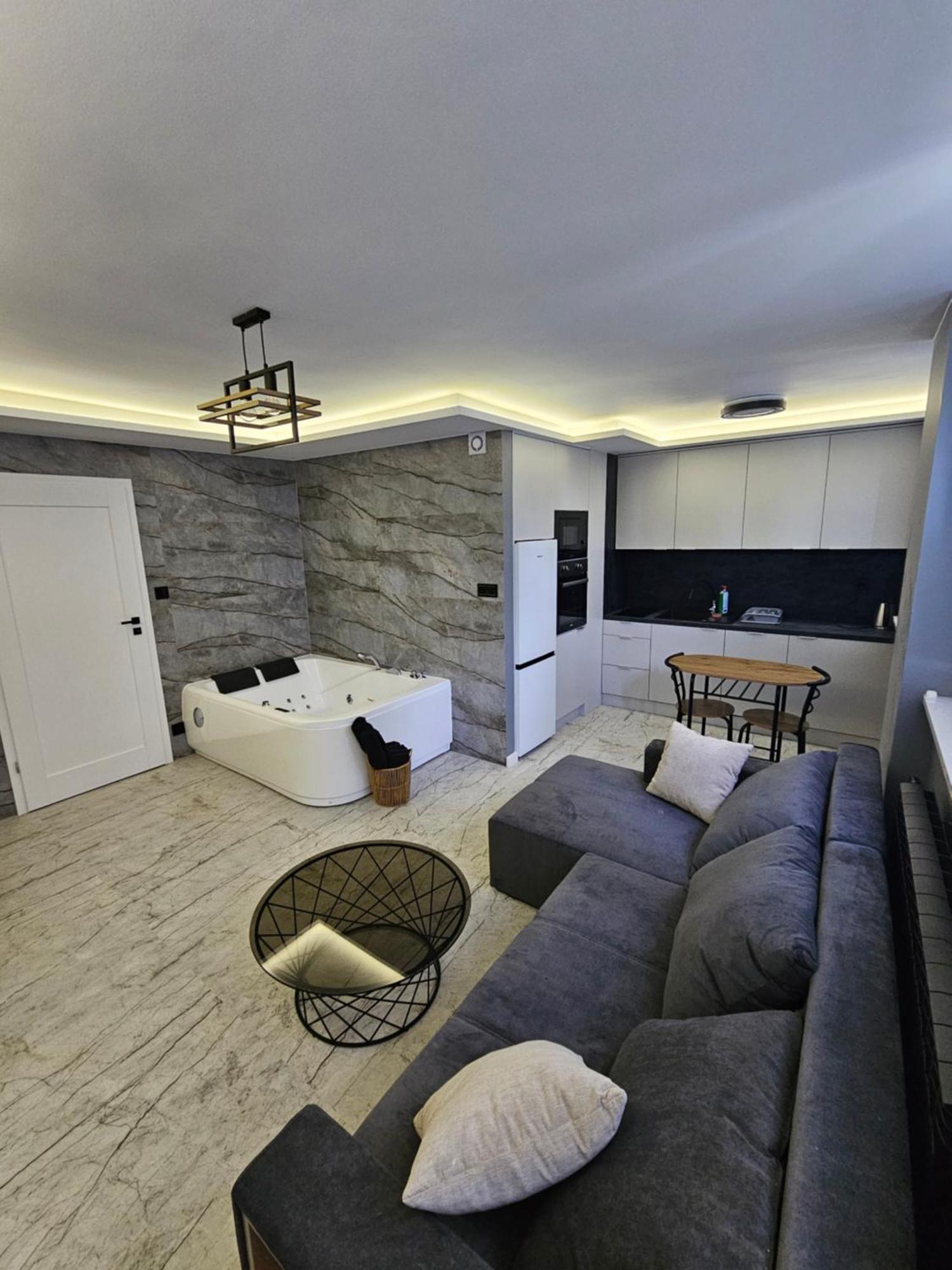 Apartament Z Jacuzzi Klimatyzacja Prywatny Parking Радом Екстериор снимка